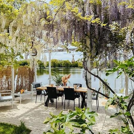 Therme - Corbeanca By The Lake Luxury Villa المظهر الخارجي الصورة