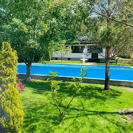 Therme - Corbeanca By The Lake Luxury Villa المظهر الخارجي الصورة