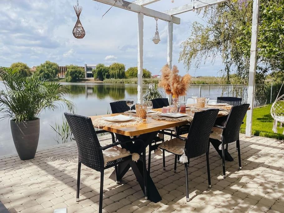 Therme - Corbeanca By The Lake Luxury Villa المظهر الخارجي الصورة