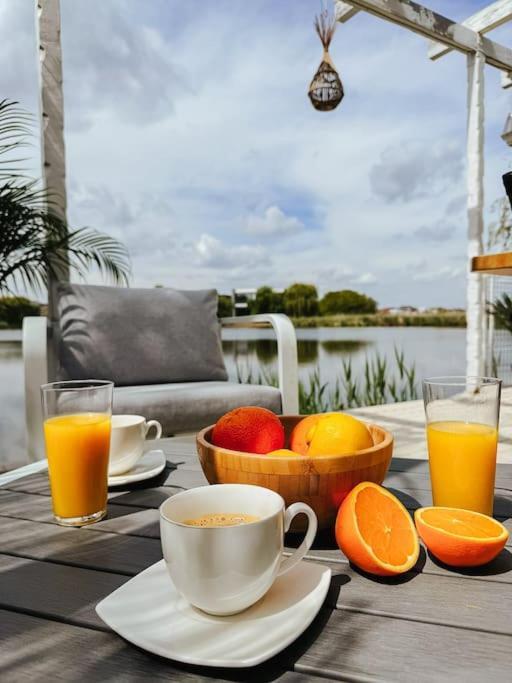 Therme - Corbeanca By The Lake Luxury Villa المظهر الخارجي الصورة