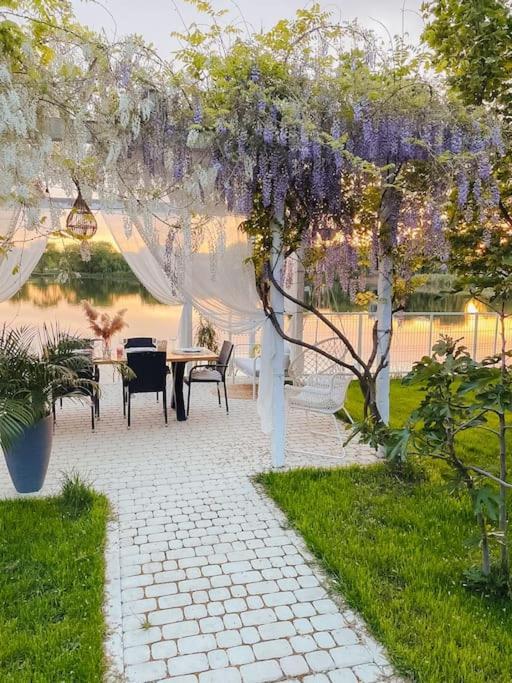 Therme - Corbeanca By The Lake Luxury Villa المظهر الخارجي الصورة