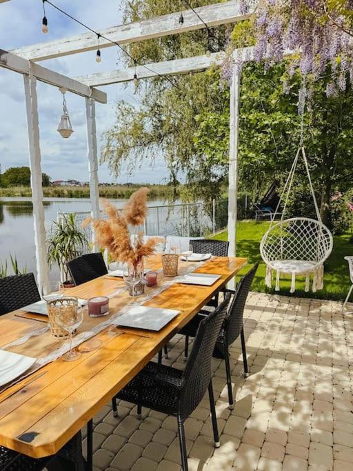 Therme - Corbeanca By The Lake Luxury Villa المظهر الخارجي الصورة
