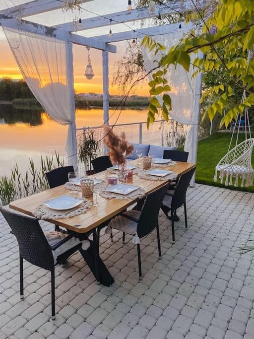Therme - Corbeanca By The Lake Luxury Villa المظهر الخارجي الصورة