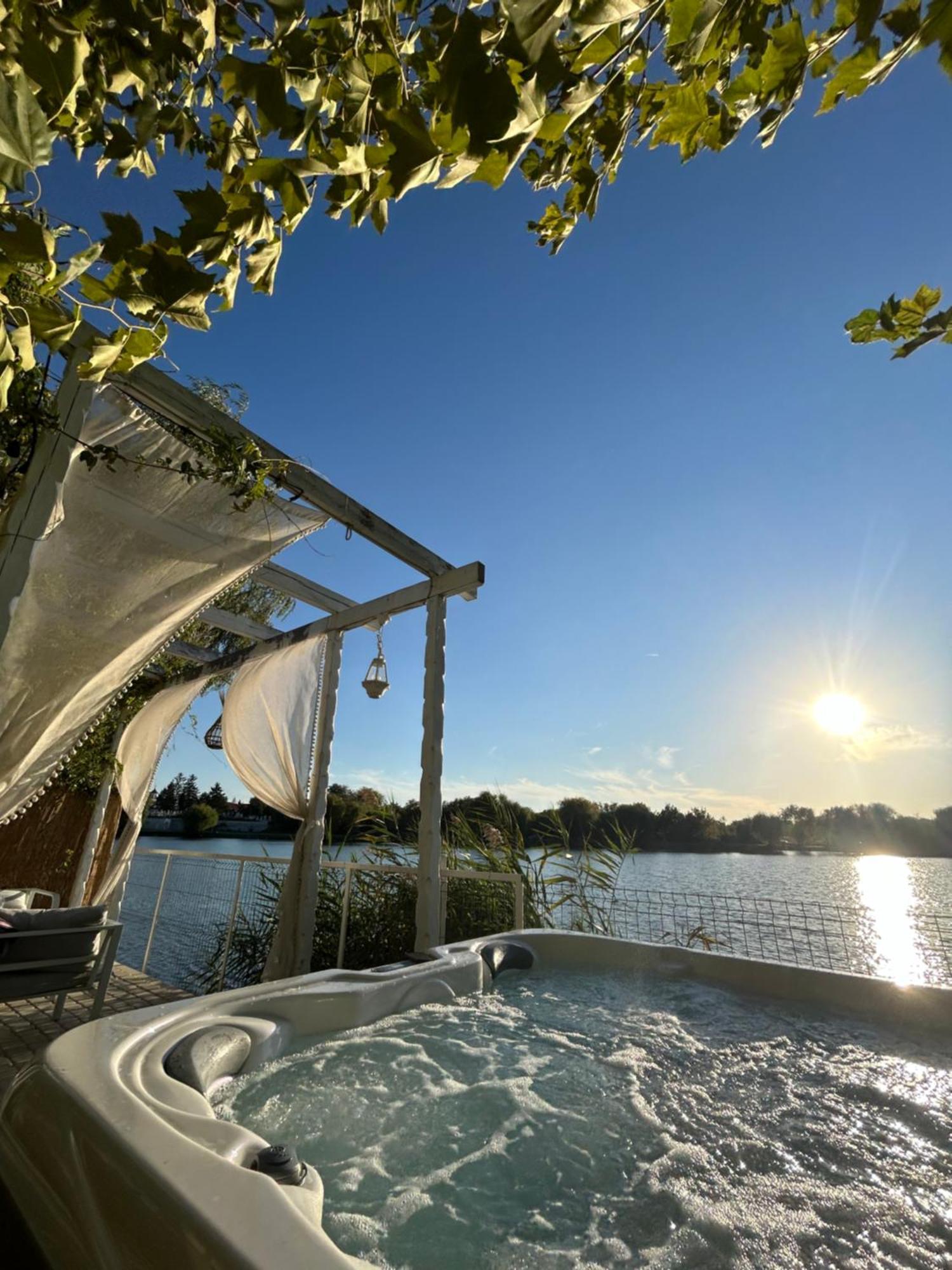 Therme - Corbeanca By The Lake Luxury Villa المظهر الخارجي الصورة
